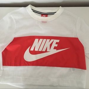 CROPPED NIKE TOP